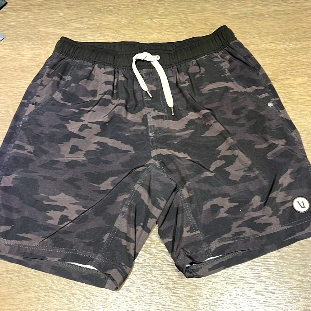 Mens Vuori Shorts Size Medium